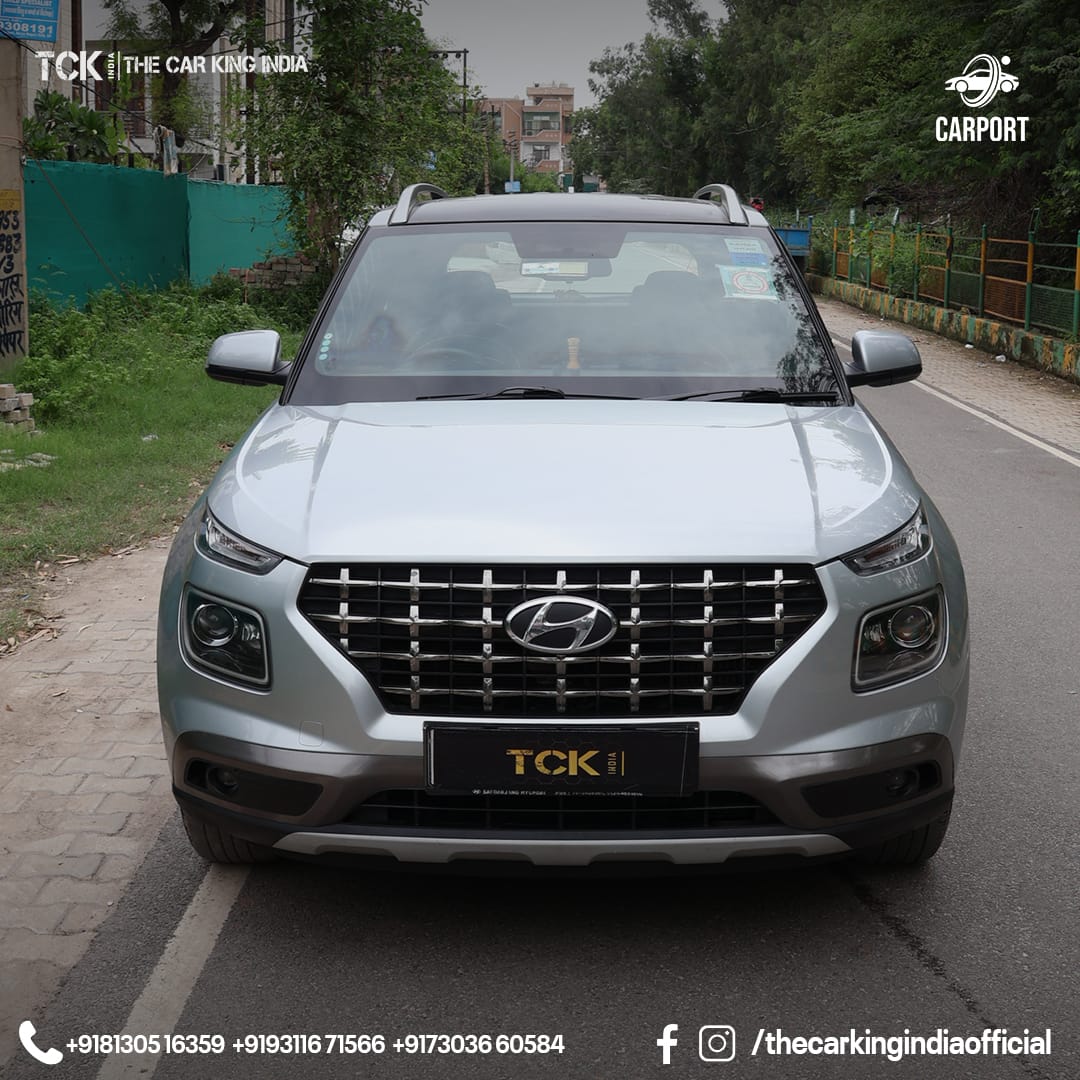Used HYUNDAI VENUE 2019 silver - photo 1